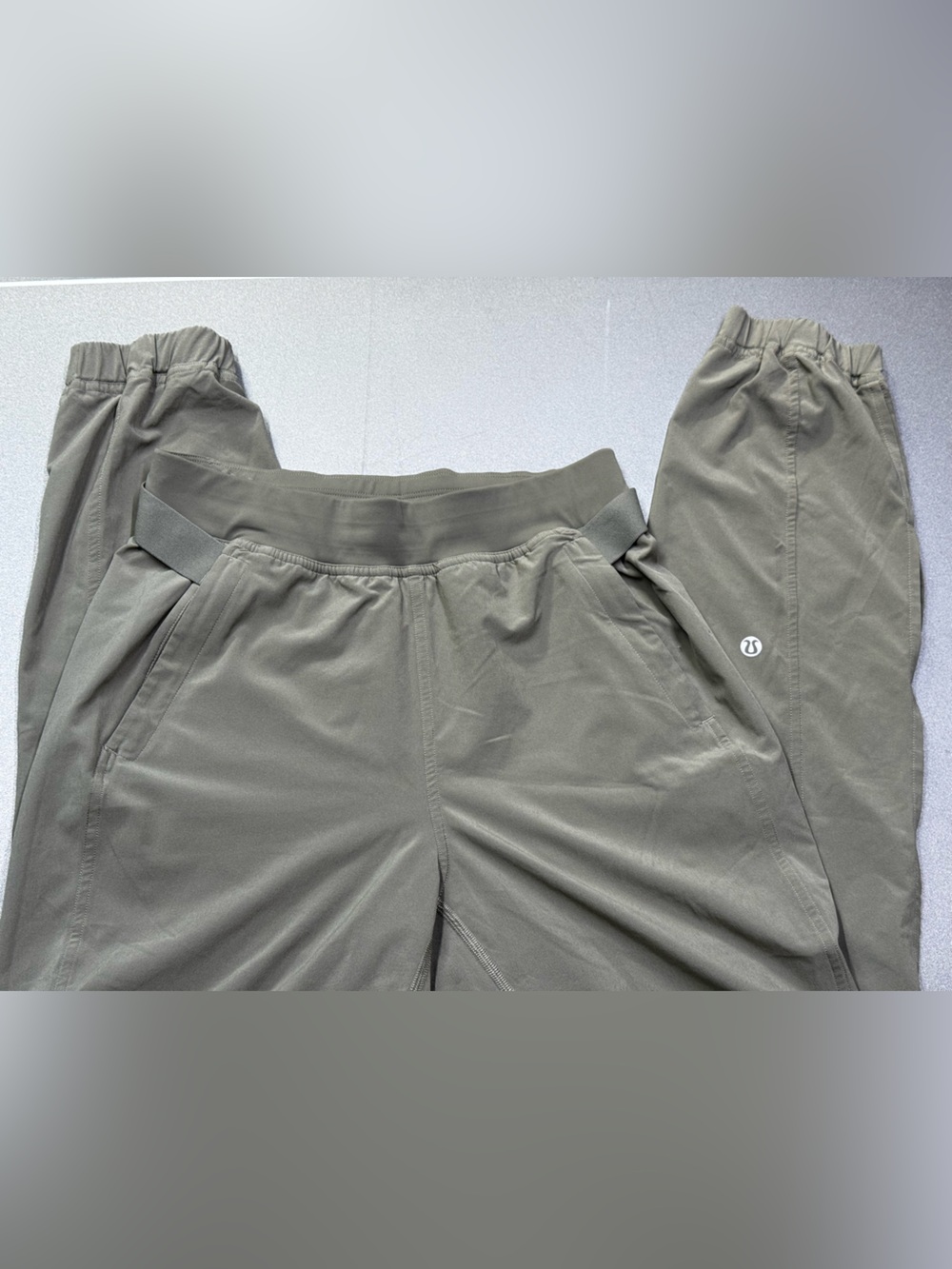 Lululemon Adapted State Jogger Pants Womens Sz 2 Olive Airflow Stretch - Picture 3 of 9